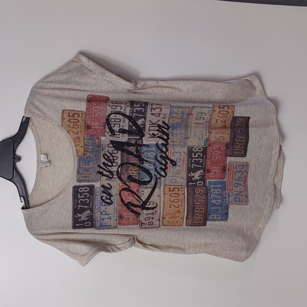 E.s.t.1946 blouse for women size L excellent condition super soft.